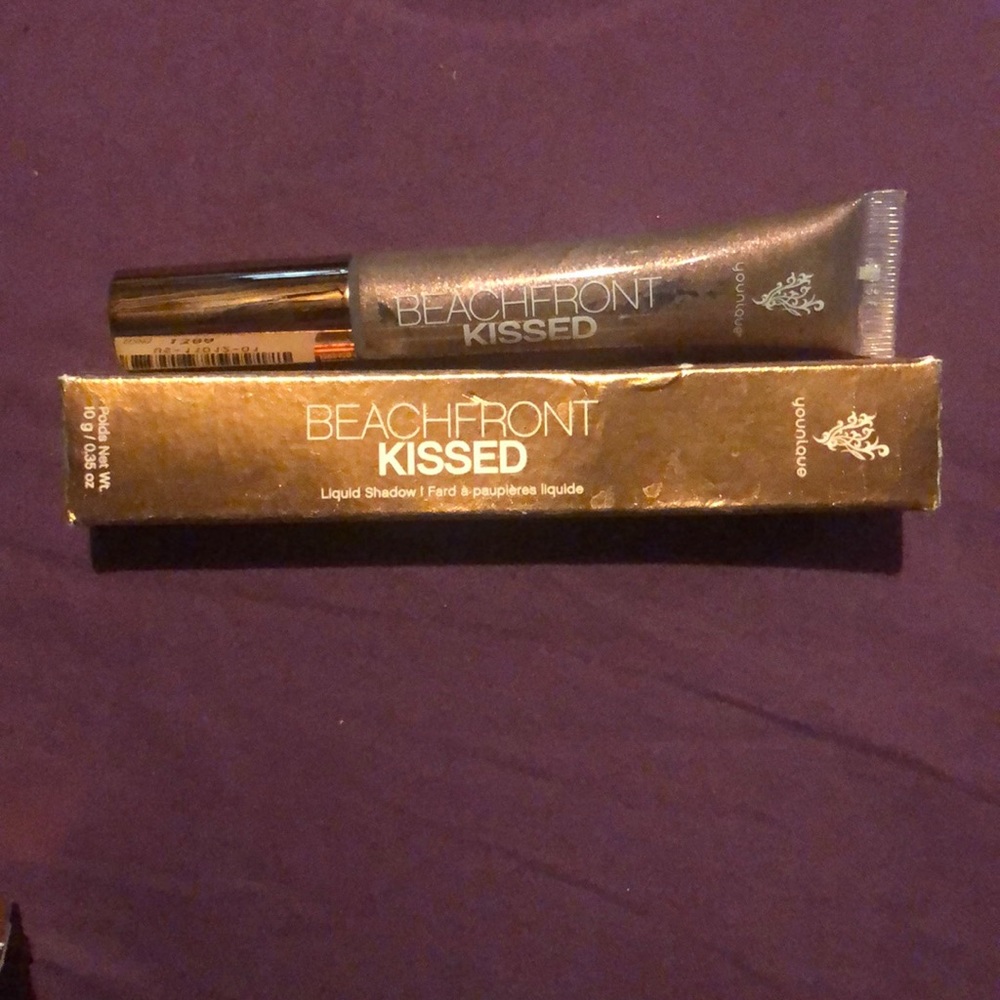 Beachfront kissed liquid shadow